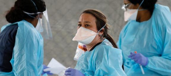 美国一医院734名医护人员感染病毒,个人防护用品不足重复使用